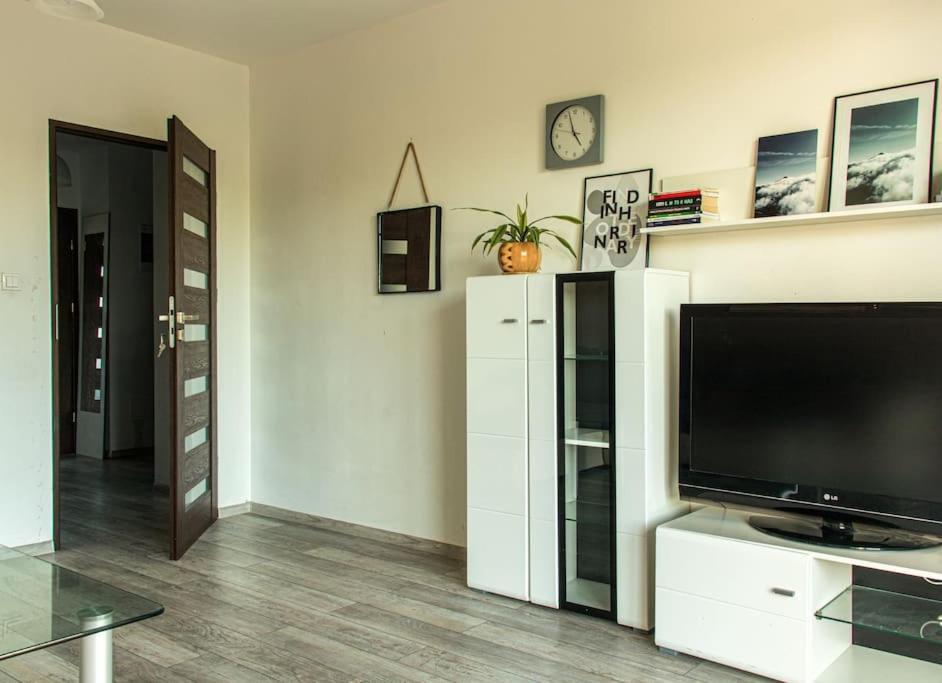 Apartment 50M2 With A Large Living Room, Bedroom, Balcony And Free Private Parking Gdańsk Exterior foto